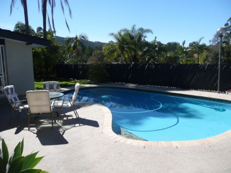 16 Staaten Street, Chapel Hill QLD 4069