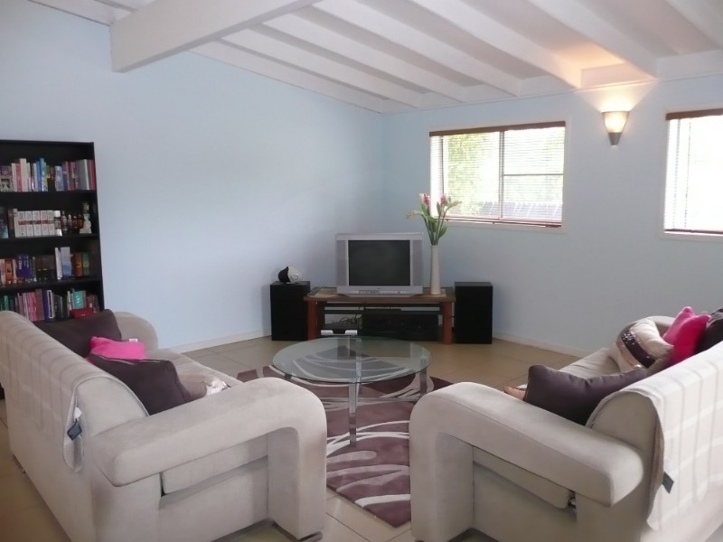 16 Staaten Street, Chapel Hill QLD 4069