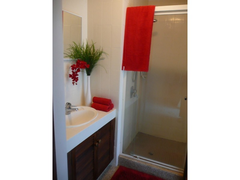 16 Staaten Street, Chapel Hill QLD 4069