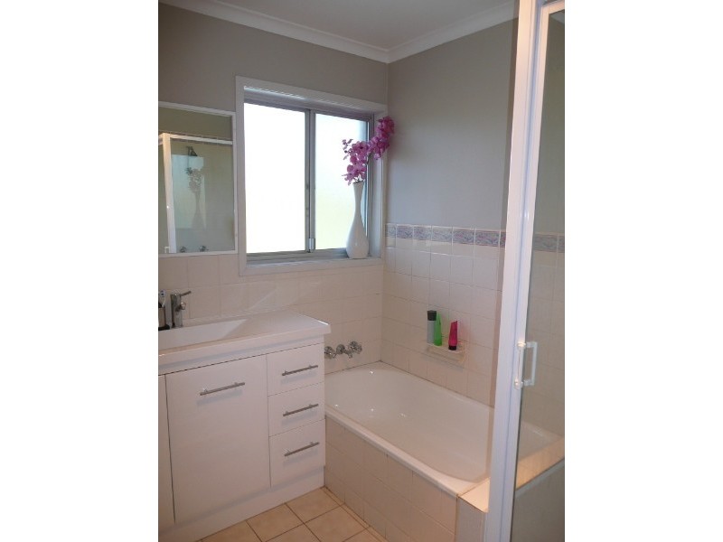 16 Staaten Street, Chapel Hill QLD 4069