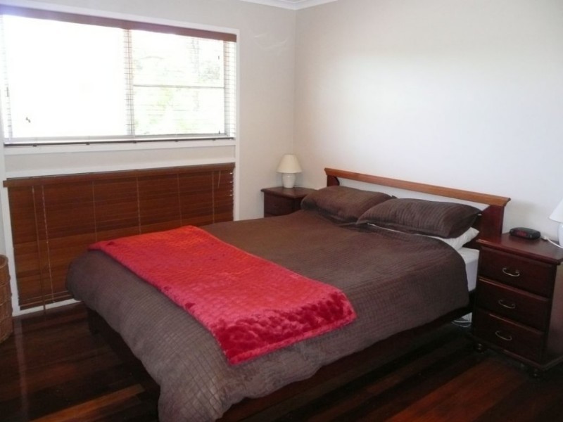 16 Staaten Street, Chapel Hill QLD 4069