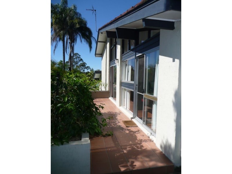 16 Staaten Street, Chapel Hill QLD 4069