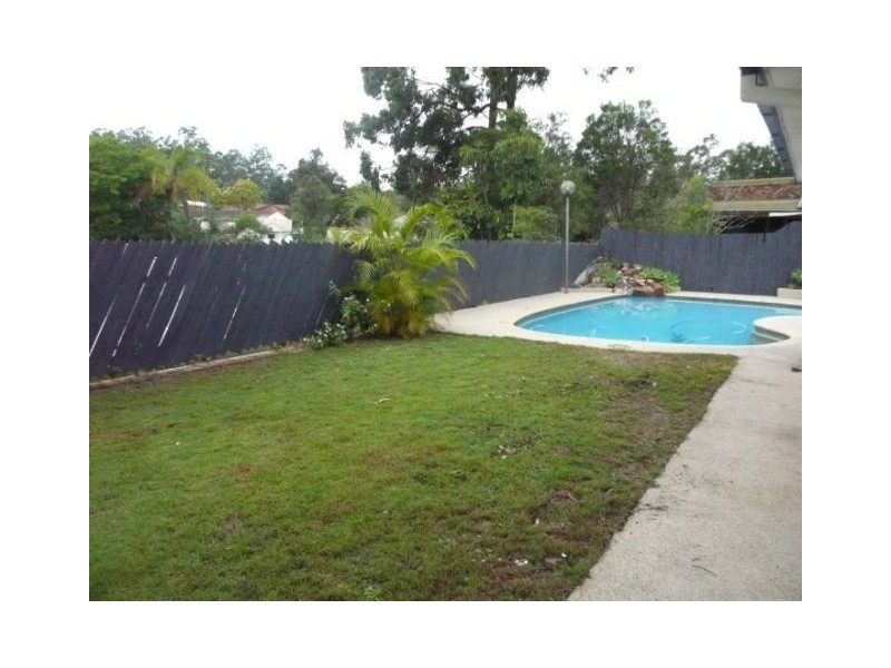 16 Staaten Street, Chapel Hill QLD 4069