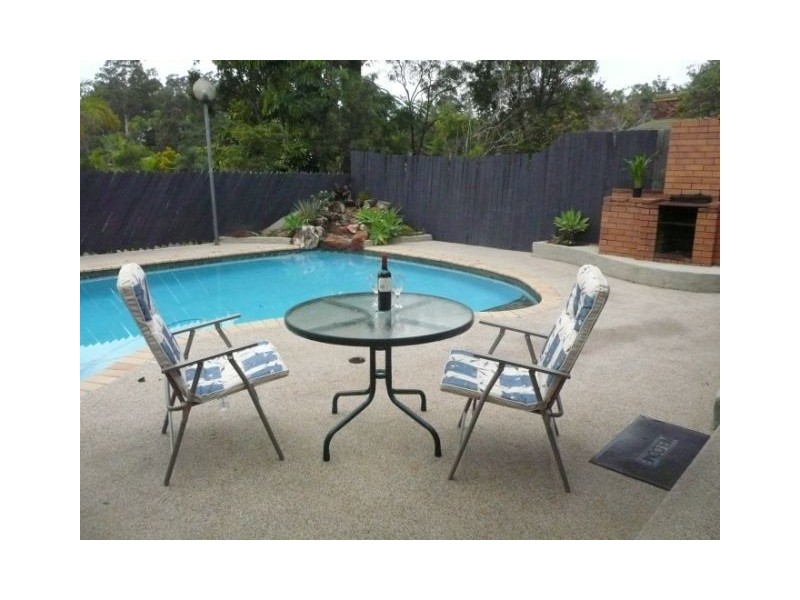 16 Staaten Street, Chapel Hill QLD 4069