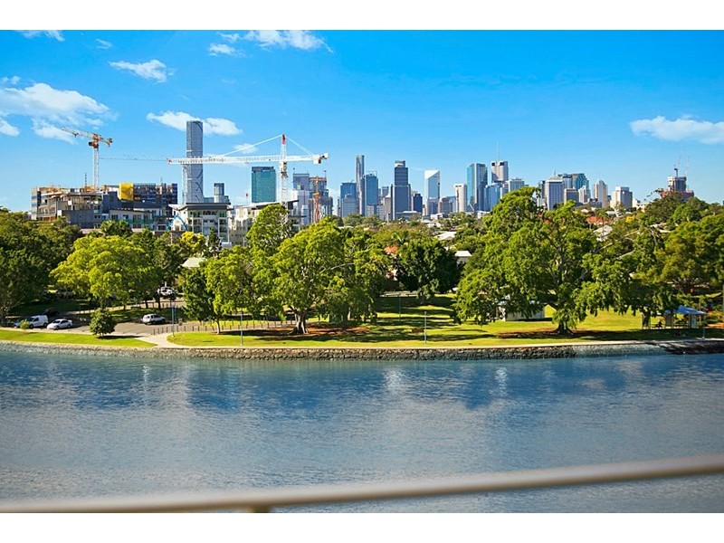 9/2 Sandford Street, St Lucia QLD 4067