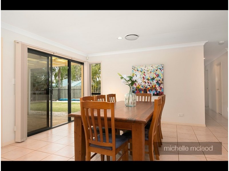 6 Summerfield Place, Kenmore QLD 4069