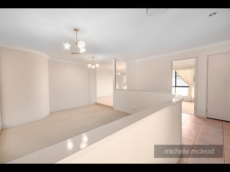 6 Summerfield Place, Kenmore QLD 4069