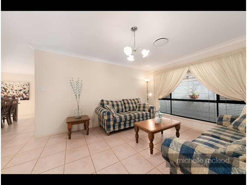 6 Summerfield Place, Kenmore QLD 4069