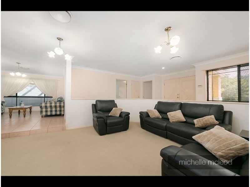6 Summerfield Place, Kenmore QLD 4069