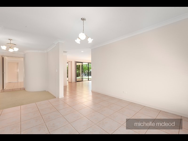 6 Summerfield Place, Kenmore QLD 4069