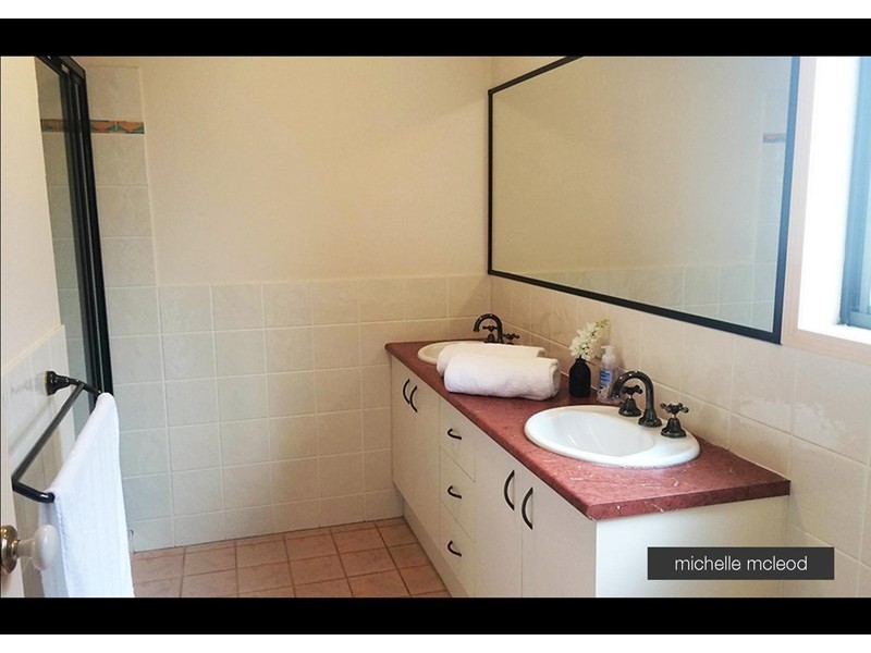 6 Summerfield Place, Kenmore QLD 4069