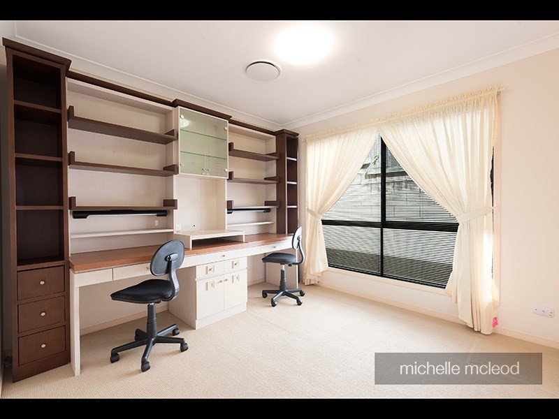 6 Summerfield Place, Kenmore QLD 4069