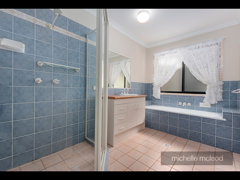 6 Summerfield Place, Kenmore QLD 4069