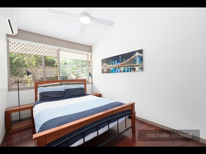 24 Rowena Street, Kenmore QLD 4069