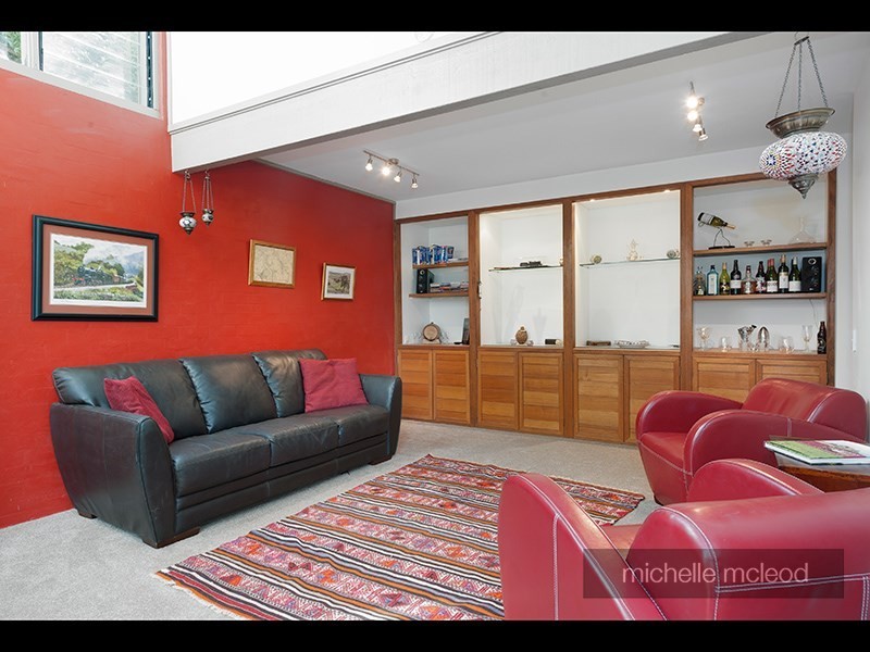 24 Rowena Street, Kenmore QLD 4069