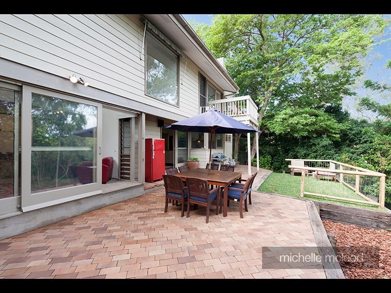 24 Rowena Street, Kenmore QLD 4069