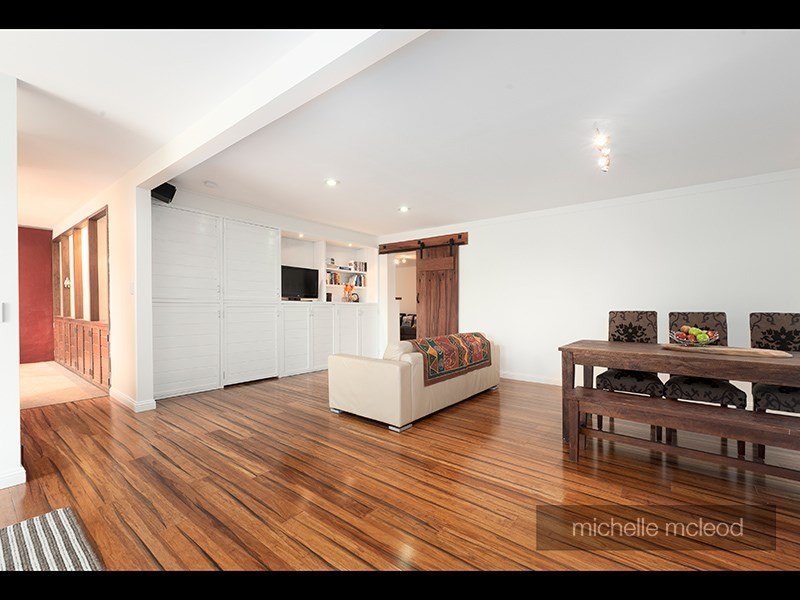 24 Rowena Street, Kenmore QLD 4069