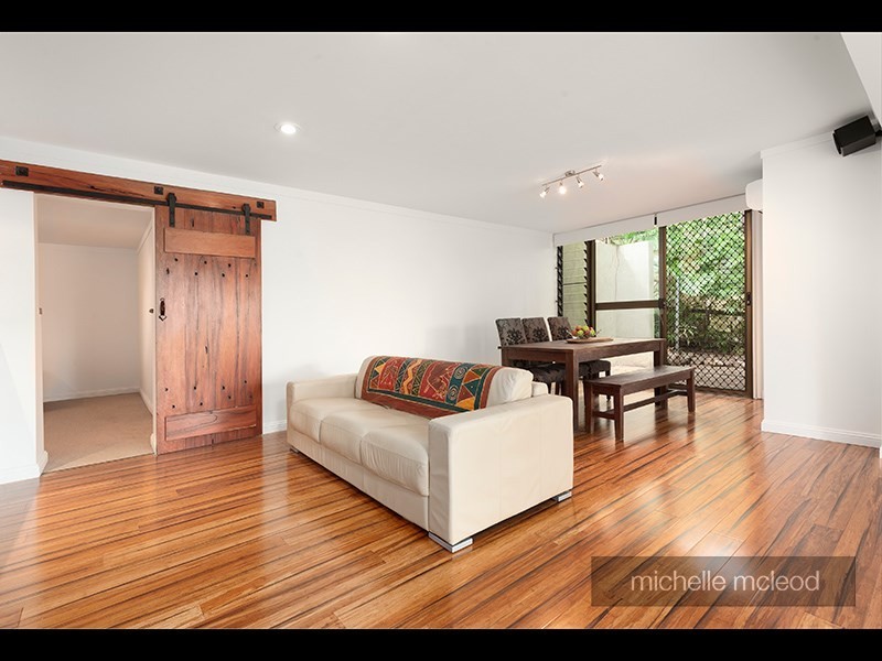 24 Rowena Street, Kenmore QLD 4069