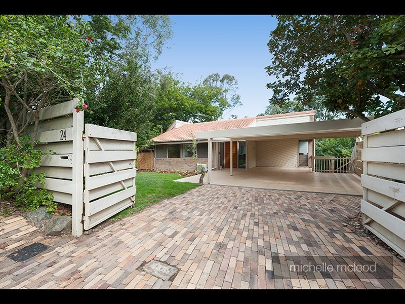 24 Rowena Street, Kenmore QLD 4069