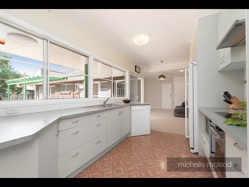 61 Sunset Road, Kenmore QLD 4069