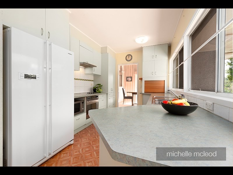 61 Sunset Road, Kenmore QLD 4069