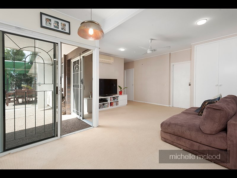 61 Sunset Road, Kenmore QLD 4069