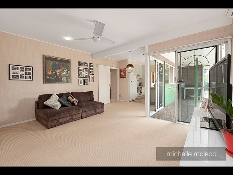 61 Sunset Road, Kenmore QLD 4069