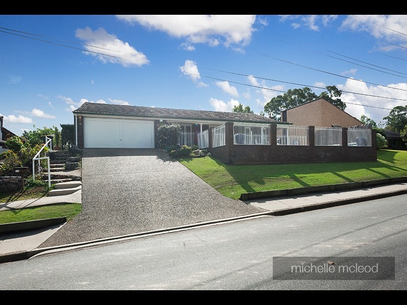 61 Sunset Road, Kenmore QLD 4069