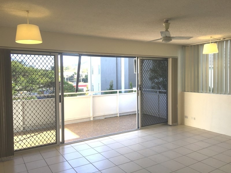 1/12 Underhill Avenue, Indooroopilly QLD 4068