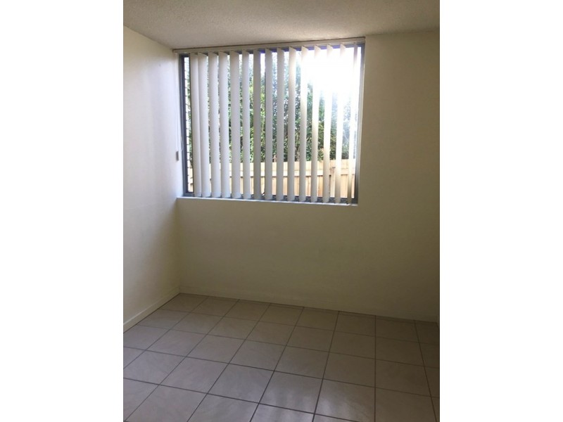 1/12 Underhill Avenue, Indooroopilly QLD 4068