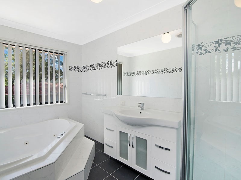 2/84 Ludlow Street, Chapel Hill QLD 4069