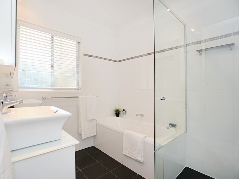 27 Knowles Street, Auchenflower QLD 4066