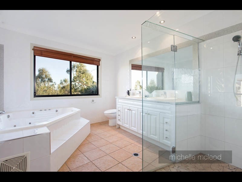 16 Osna Place, Pullenvale QLD 4069