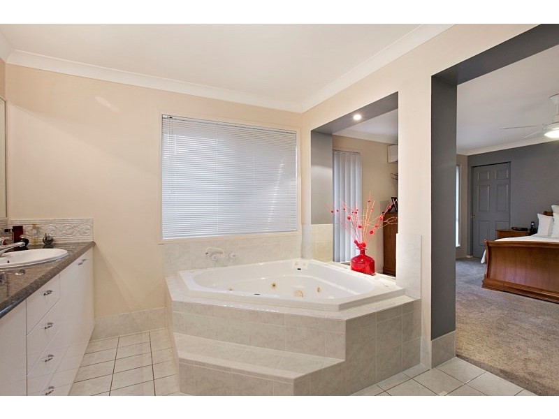 142 Oldfield Road, Sinnamon Park QLD 4073