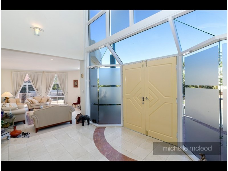 5 Kagoola Close, Chapel Hill QLD 4069