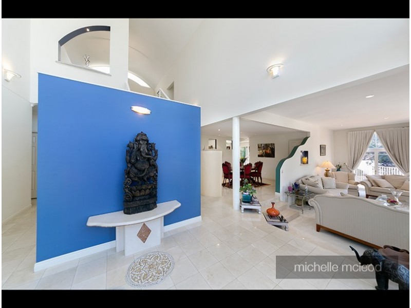 5 Kagoola Close, Chapel Hill QLD 4069