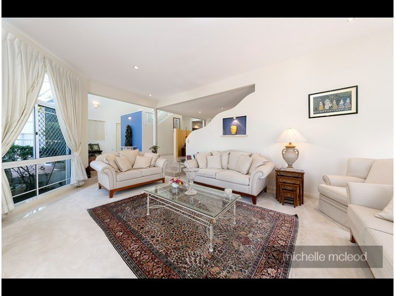 5 Kagoola Close, Chapel Hill QLD 4069