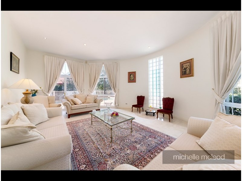 5 Kagoola Close, Chapel Hill QLD 4069