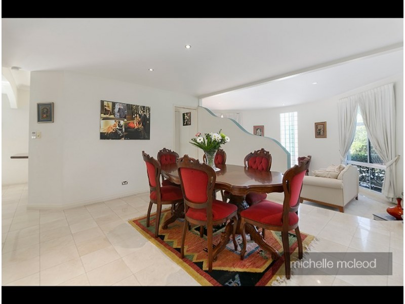 5 Kagoola Close, Chapel Hill QLD 4069