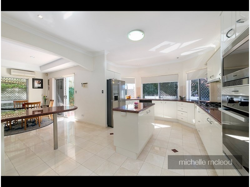 5 Kagoola Close, Chapel Hill QLD 4069