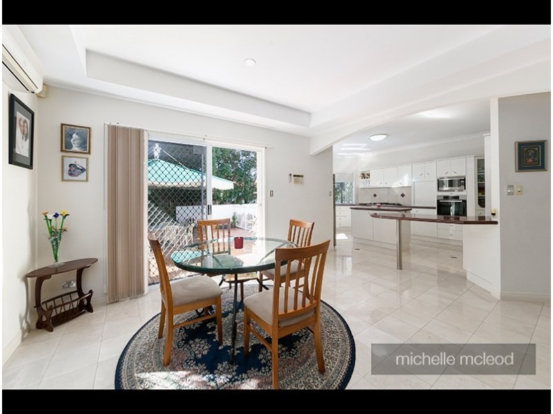 5 Kagoola Close, Chapel Hill QLD 4069