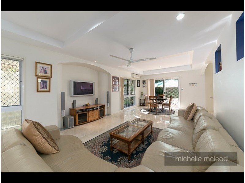 5 Kagoola Close, Chapel Hill QLD 4069