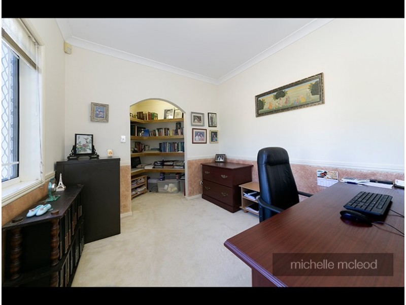 5 Kagoola Close, Chapel Hill QLD 4069