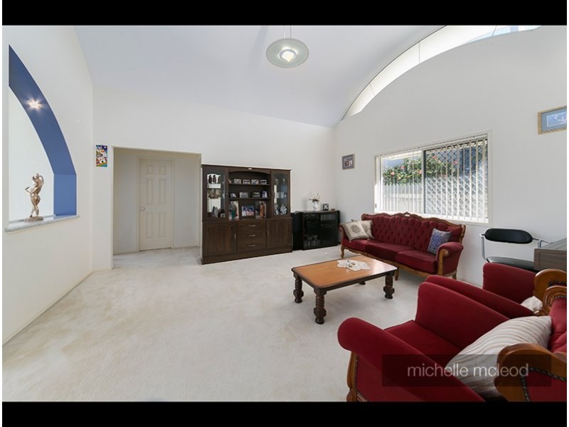 5 Kagoola Close, Chapel Hill QLD 4069