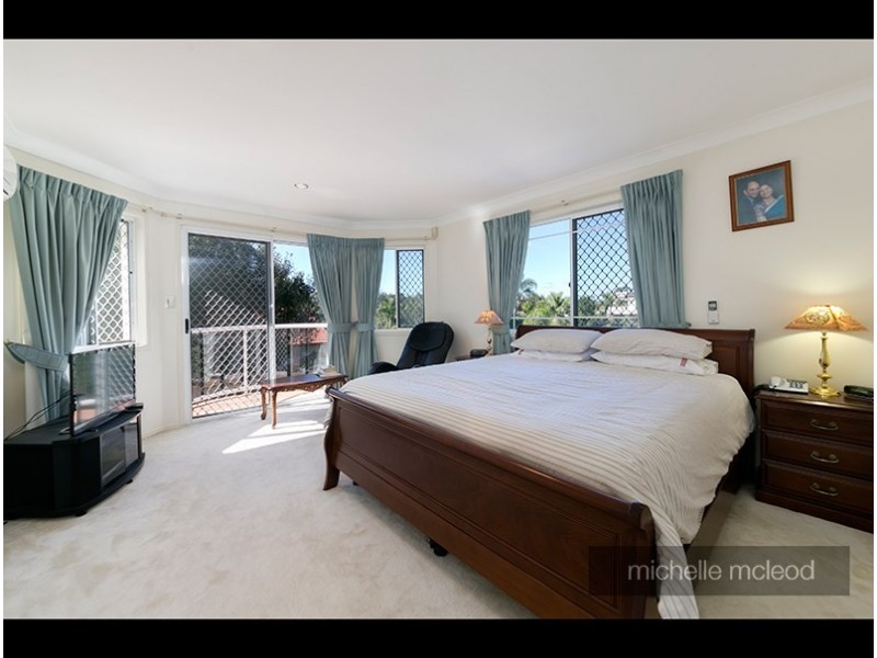 5 Kagoola Close, Chapel Hill QLD 4069