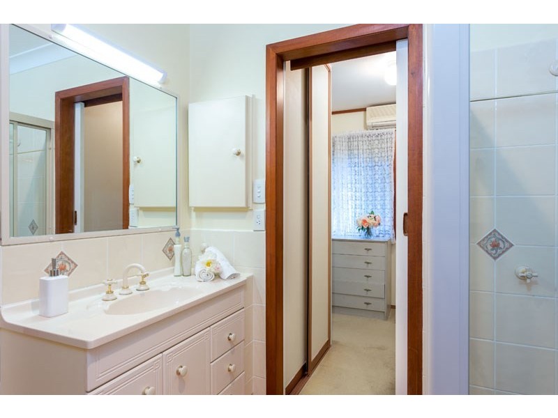 5 Talasea Street, Chapel Hill QLD 4069