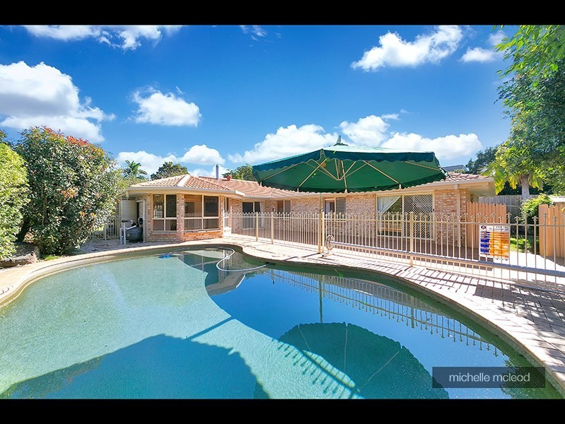 11 Mukurta Street, Chapel Hill QLD 4069
