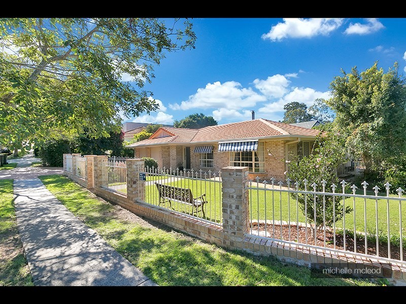 11 Mukurta Street, Chapel Hill QLD 4069