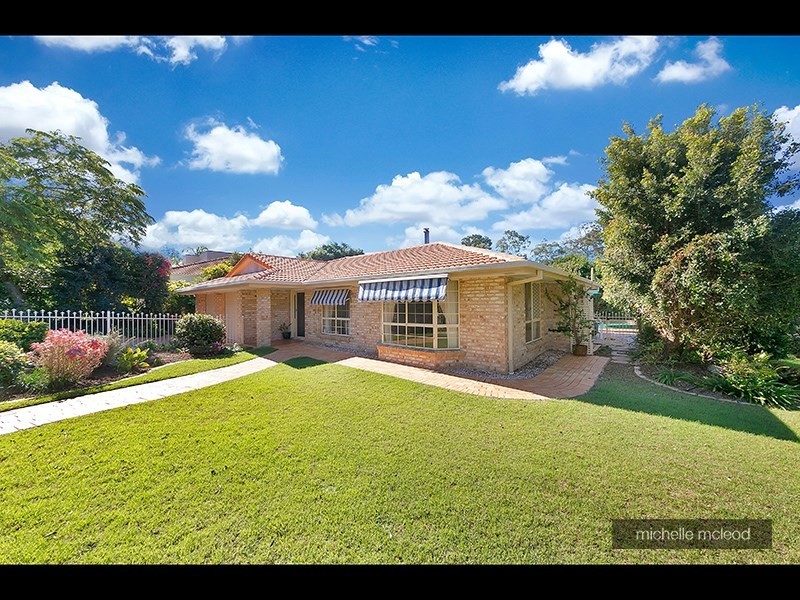 11 Mukurta Street, Chapel Hill QLD 4069