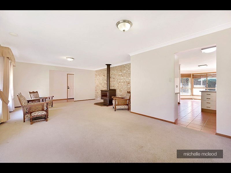 11 Mukurta Street, Chapel Hill QLD 4069